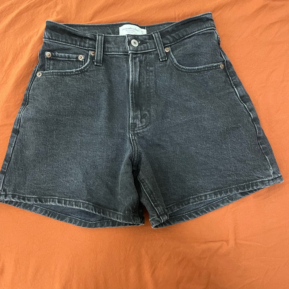 Abercrombie & Fitch black high rise dad short